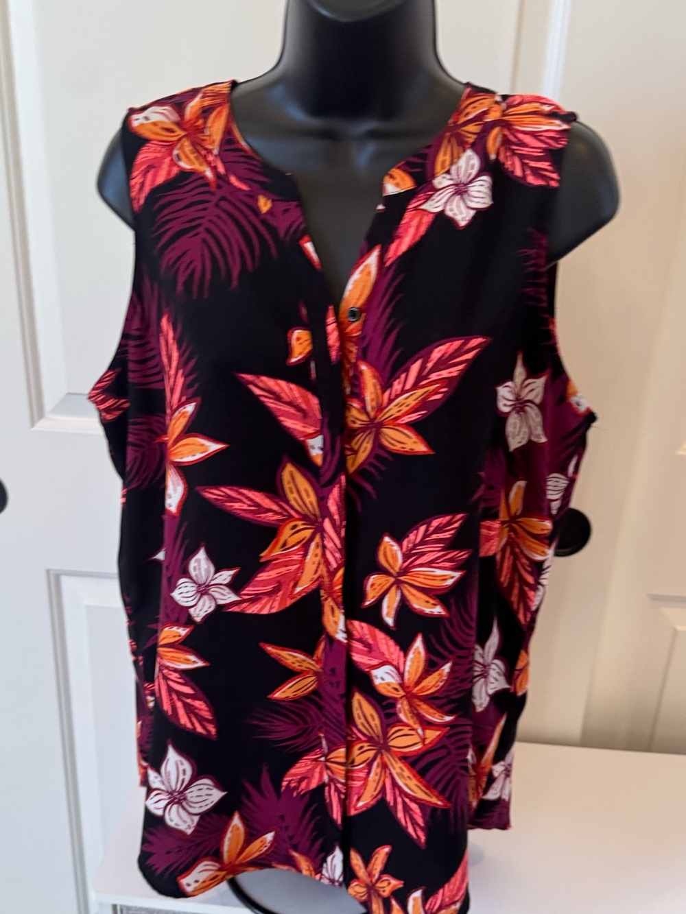 Apt. 9 Black Tropical Floral Sleeveless Button Front Top